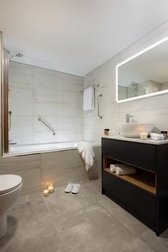 Bathroom 5, Fitzpatrick Castle Hotel, Dublin