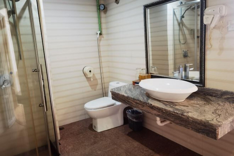Bathroom 2, Dequan Hotel, Fangchenggang