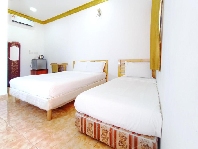 Chalet Yunie Marang by RVH Room Type - Deluxe Triple Room