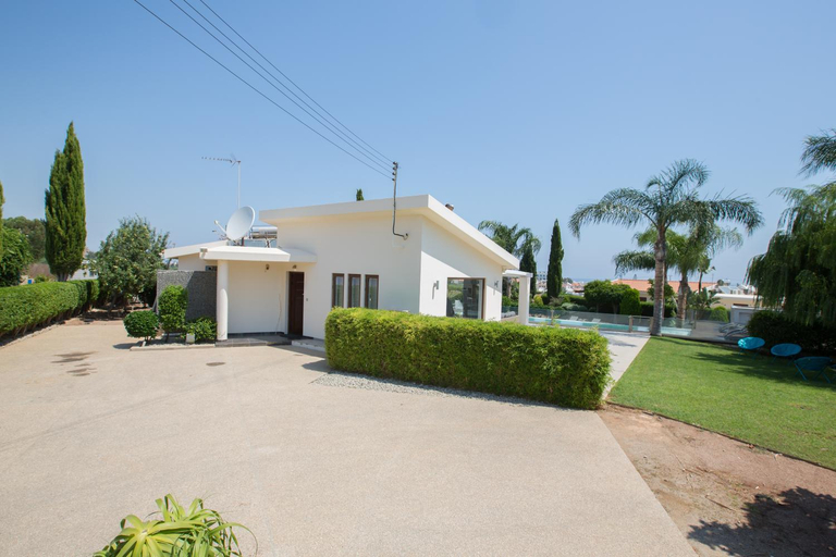 Exterior view 3, Oscar Domain Villa