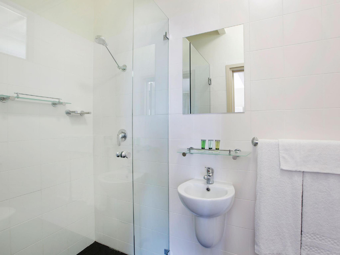 Bathroom 10