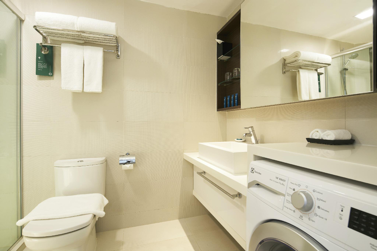 Bathroom 13
