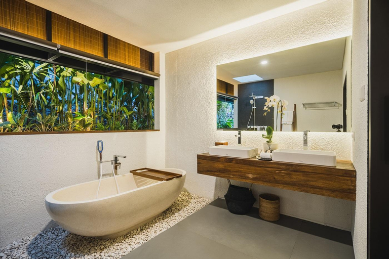 Bathroom 18