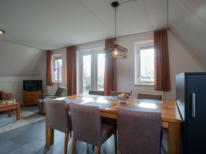 Dining 4, Holiday Home With Garden, Mook en Middelaar
