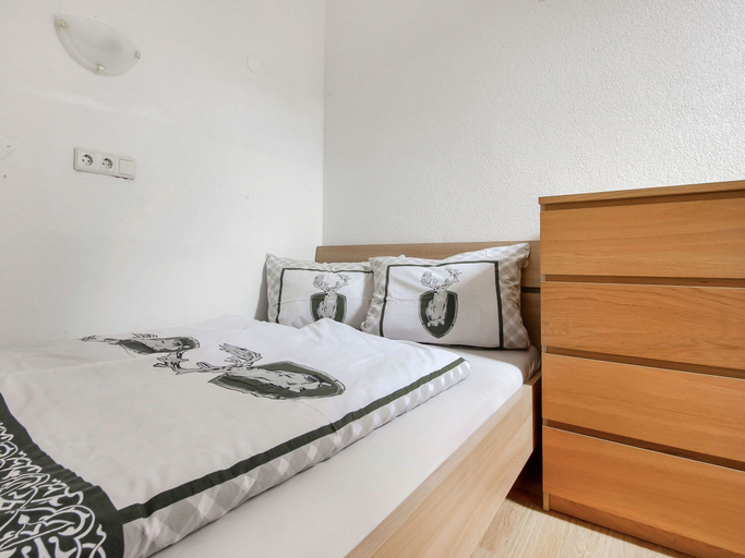 Bedroom 2, Apartment in Hainzenberg in a ski Area, Schwaz