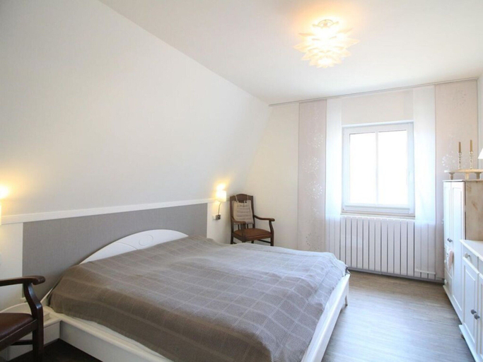 Bedroom 3, Holiday Apartment Mozartmansarde, Mecklenburgische Seenplatte