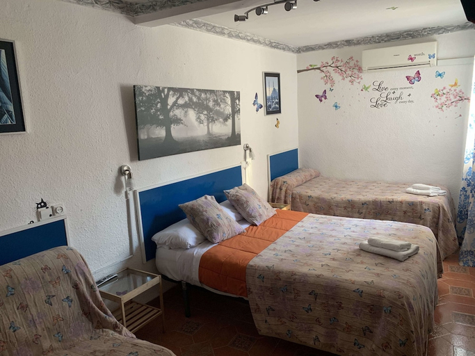 Bedroom 3, Pension Giraldilla, Sevilla