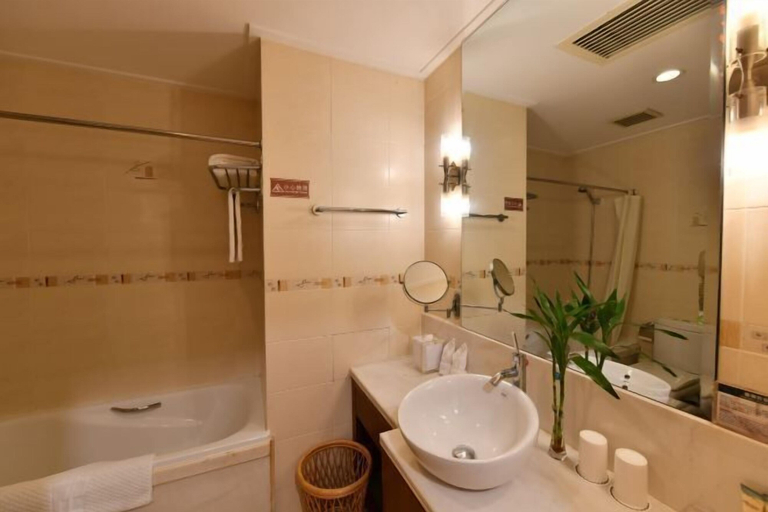 Bathroom 3, Lake Malaren Hotel, Shanghai