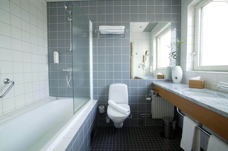Bathroom 3, Scandic Linkoping City, Linköping