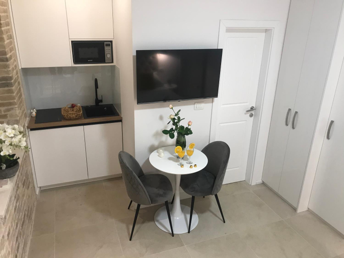 Others 4, Central Park Residence, Split