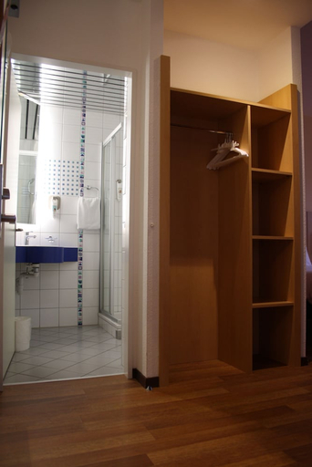Bathroom 5, ibis Luzern Kriens, Luzern