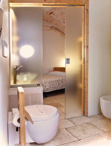 Bathroom 3, l'angolo di Gaudi, alcoba Blanca, Bari