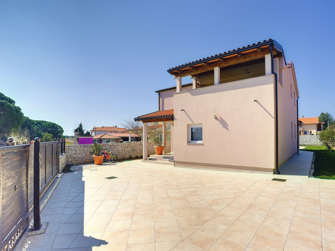 Exterior & Views 2, Modern Villa With Private Pool Near Beach, Fažana