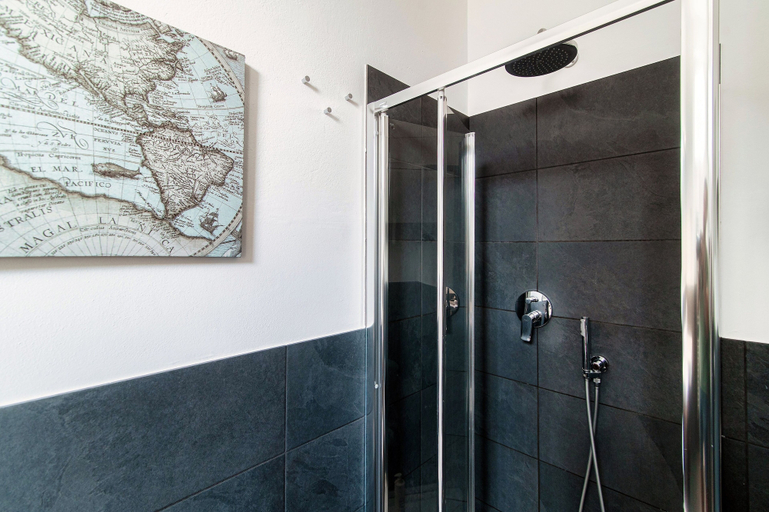 Bathroom 2, MyHomeInComo - Art Design Suites, Como