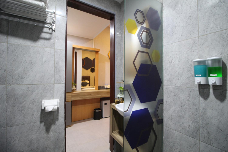Bathroom 12