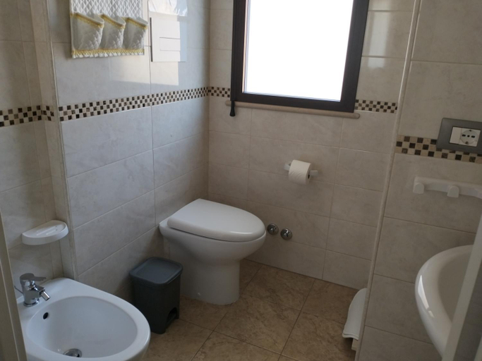 Bathroom, La Trinacria di Capo Passero, Syracuse