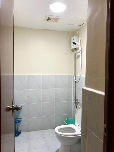 Bathroom, CebuNightSkyCondoTel w/Balcony Near Mactan Airport, Lapu-Lapu City
