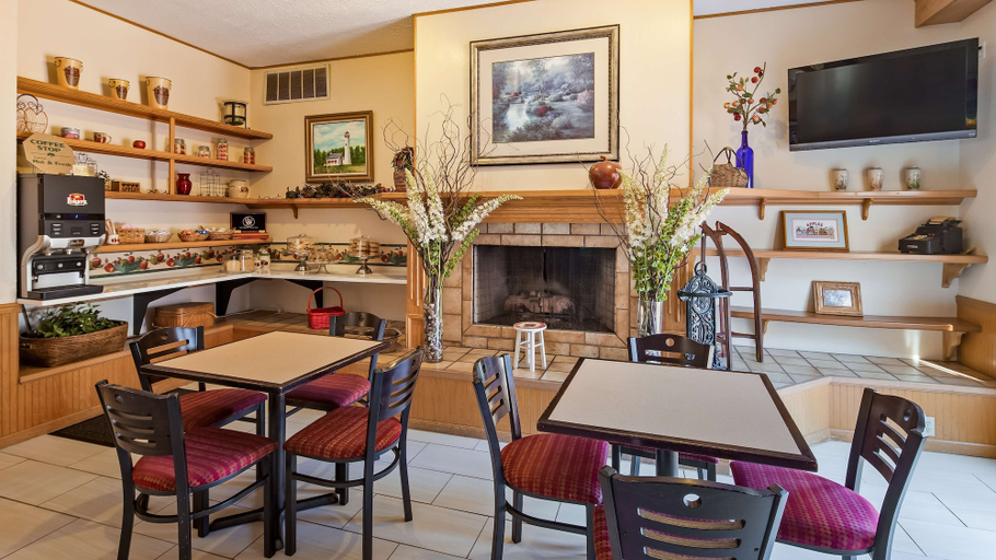 Food & Drinks 5, Apple Tree Inn, SureStay Collection by Best Western, Emmet
