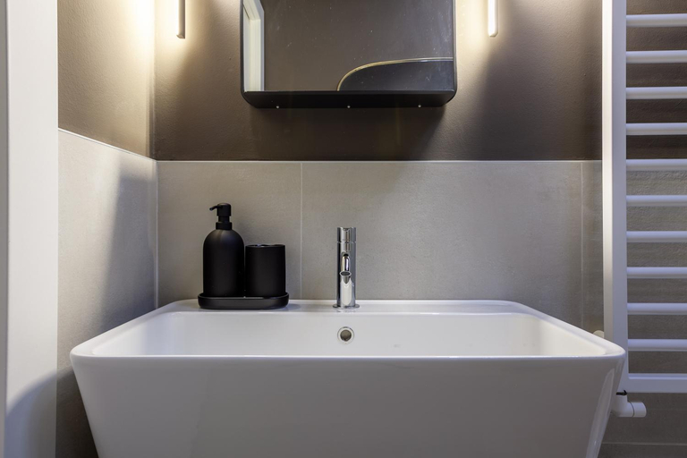 Bathroom 5, Golden Prestige, Milano