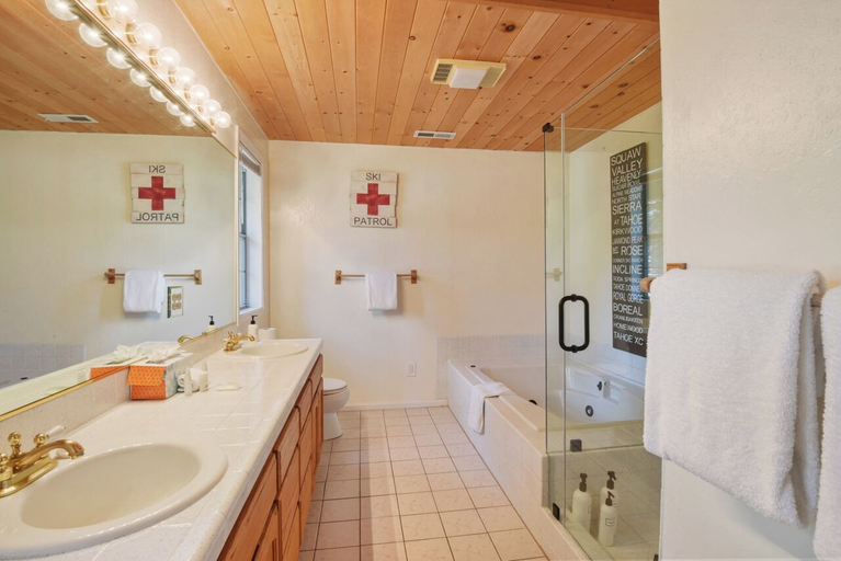 Bathroom 3, Brockway Manor, Placer