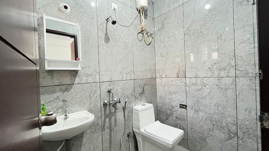 Bathroom 4, Goshen Inn, Bangalore
