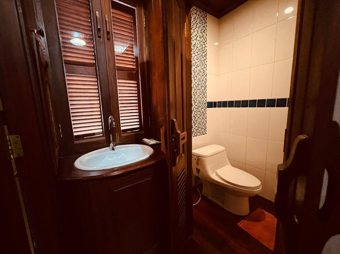 Bathroom 3, Pumalin Villa, Luang Prabang