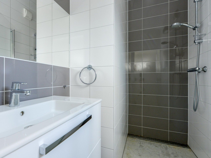 Bathroom, Comfortable Lodge With Dishwasher, in Bloemendaal, Bloemendaal