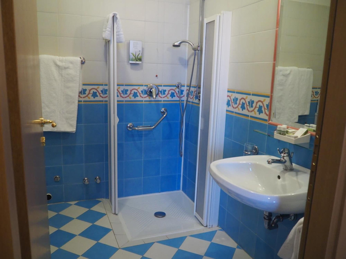 Bathroom 3, Hotel Locanda Ruscello Garnì, Brescia