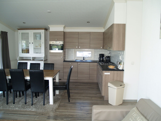 Others 2, Comfortable Chalet Near Brunssummerheide, Heerlen