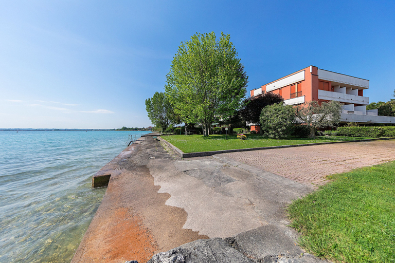 Exterior & Views 2, Splendid Apartment PT-1 sul lago by Wonderful Italy, Brescia