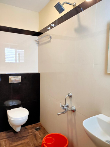 Bathroom 4, Hotel Jeyam, Kanniyakumari