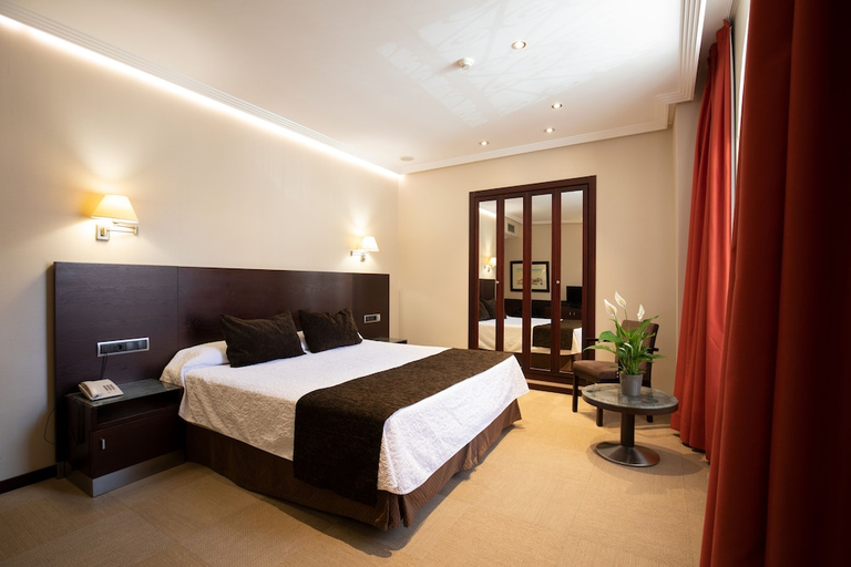 Bedroom 2, Hotel San Juan de los Reyes, Toledo