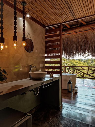 Bathroom 3, Refugio Monte Oscuro, La Dorada