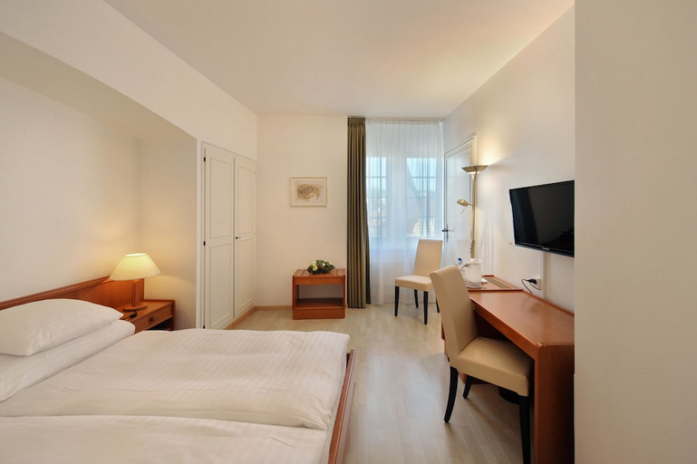 Bedroom 3, Hotel De La Rose, La Sarine