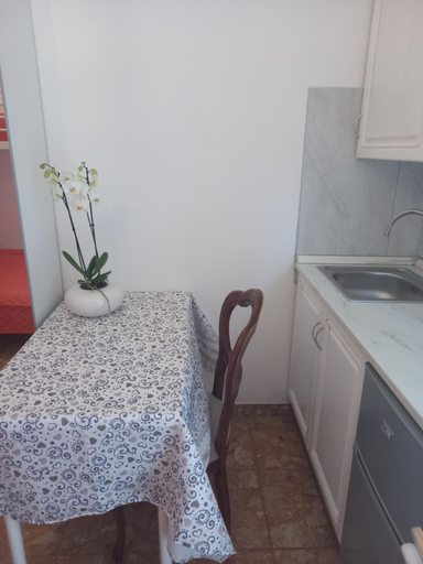 Facilities 5, MinihouseLarissa diVerona, Verona