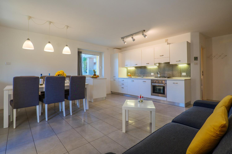 Others 3, Residence Girasole Casa Gialla, Lecco