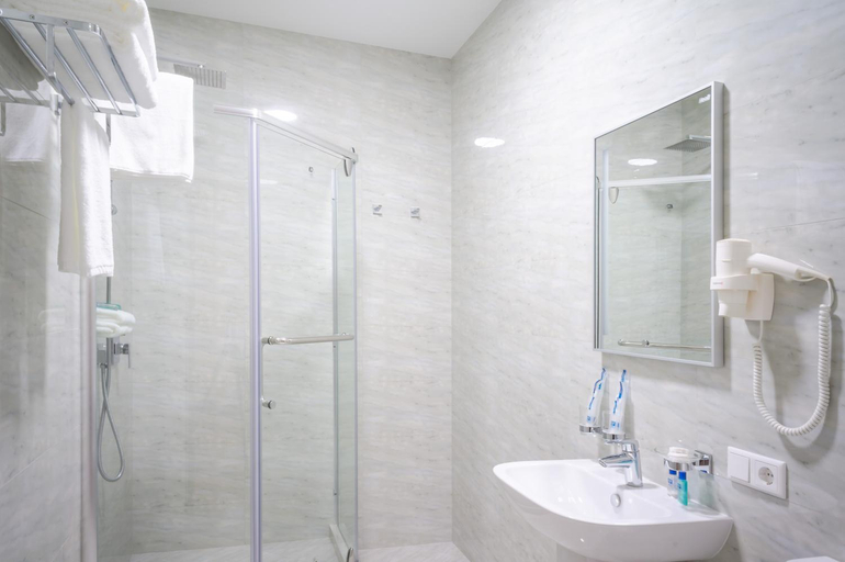 Bathroom, Royal Plus Hotel, Almaty
