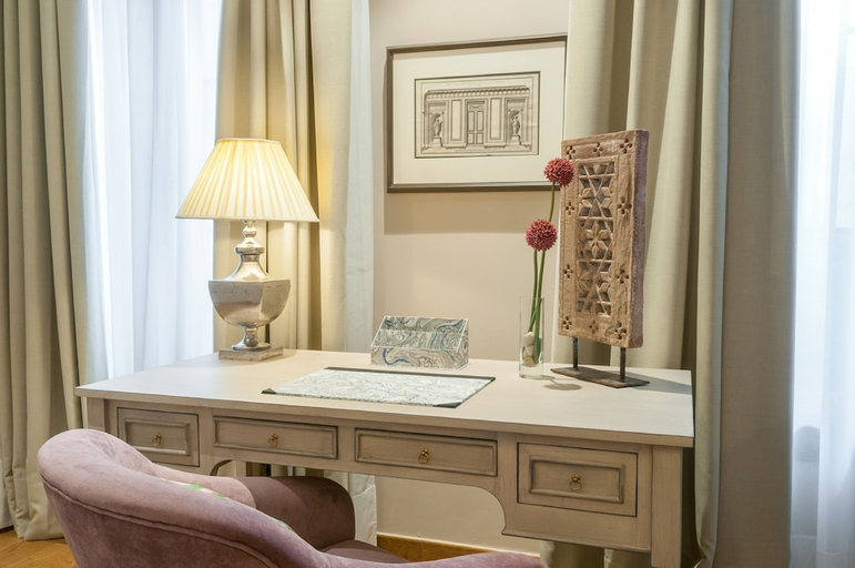 Others 5, Suites Murillo Segovias, Sevilla