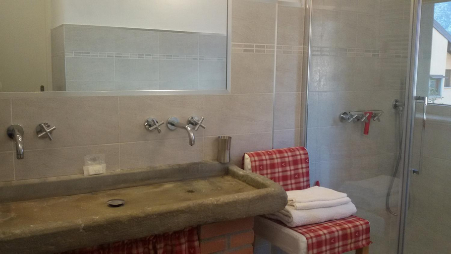 Bathroom 3, Catif Ladru, Brescia