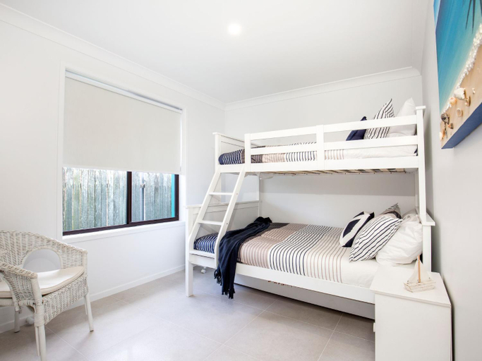 Bedroom 2, Sandy Feet Retreat I Pet Friendly I 1 Min Walk to Beach, Shoalhaven - Pt B