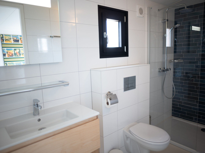 Bathroom 2, Spacious Lodge With 2 Bathrooms, Near the Sea, Zandvoort