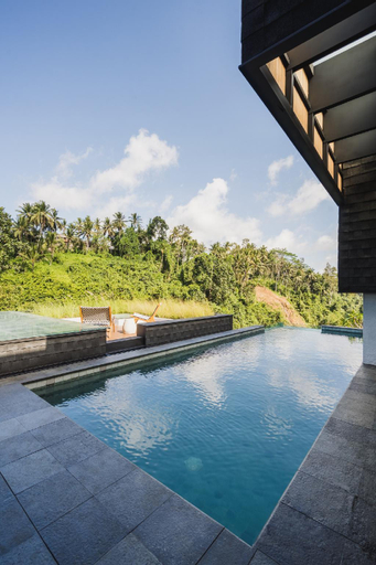 Swimming Pool 13