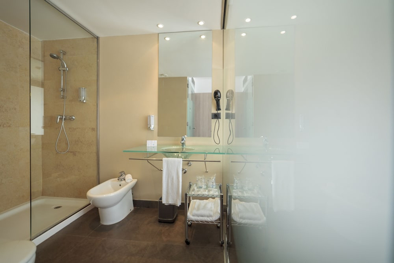 Bathroom 4, Hotel Salymar, Cádiz