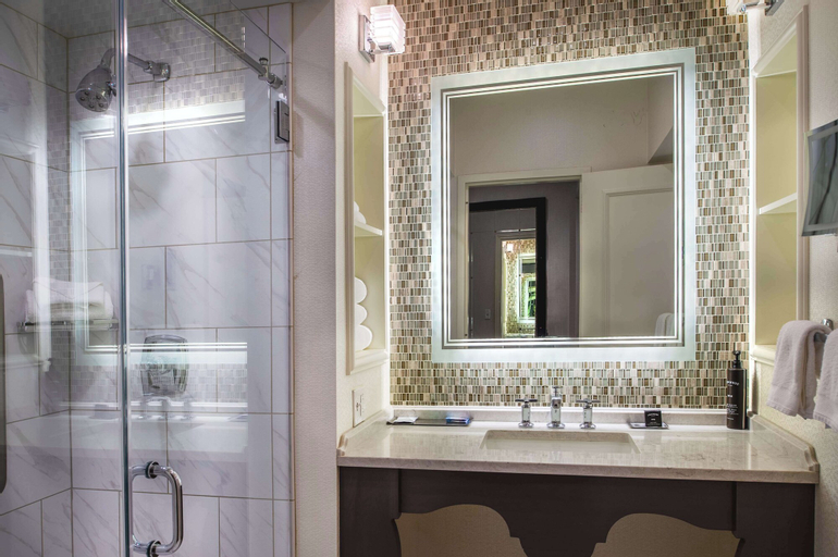 Bathroom 19