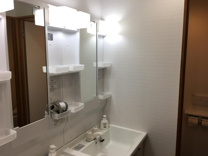 Bathroom 5, Kagoshima Little Asia Guest House, Kagoshima