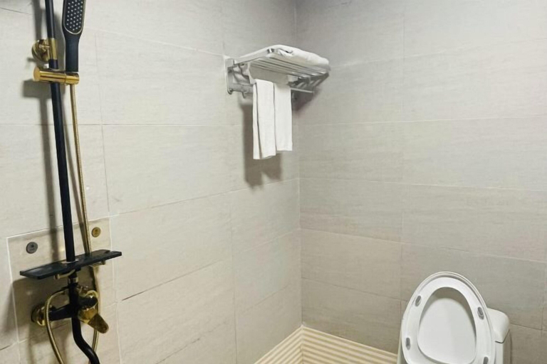 Bathroom, Wenchang Ruyi Hotel, Hainan