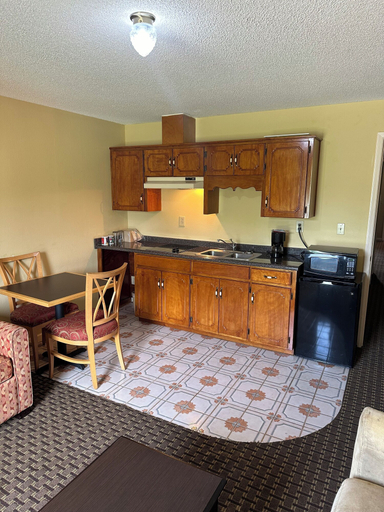 Others 5, Royal Inn, Calhoun