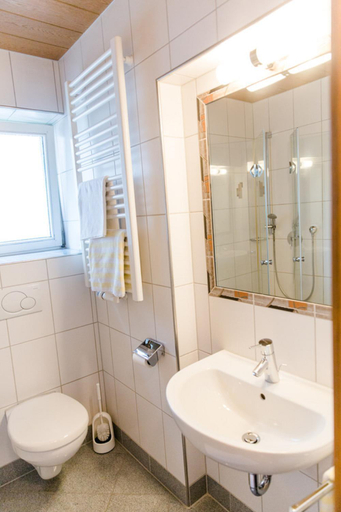 Bathroom 2, Herrenschenke-Cafe Eiring, Haßberge