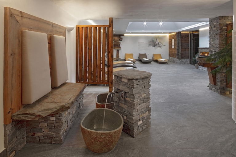 Others 4, Hotel Antika, Visp