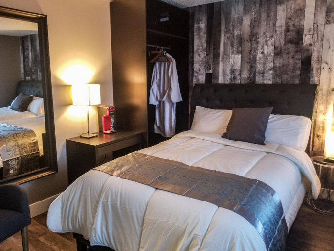 Bedroom 3, 7 Day's Hotel, Division No. 10